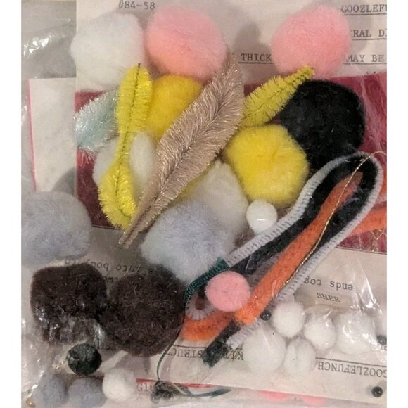 Merri Mac Christmas Kit Pom Poms Goozlefunch Animals Bunch Craft DIY Vtg #84-58 - Picture 8 of 11
